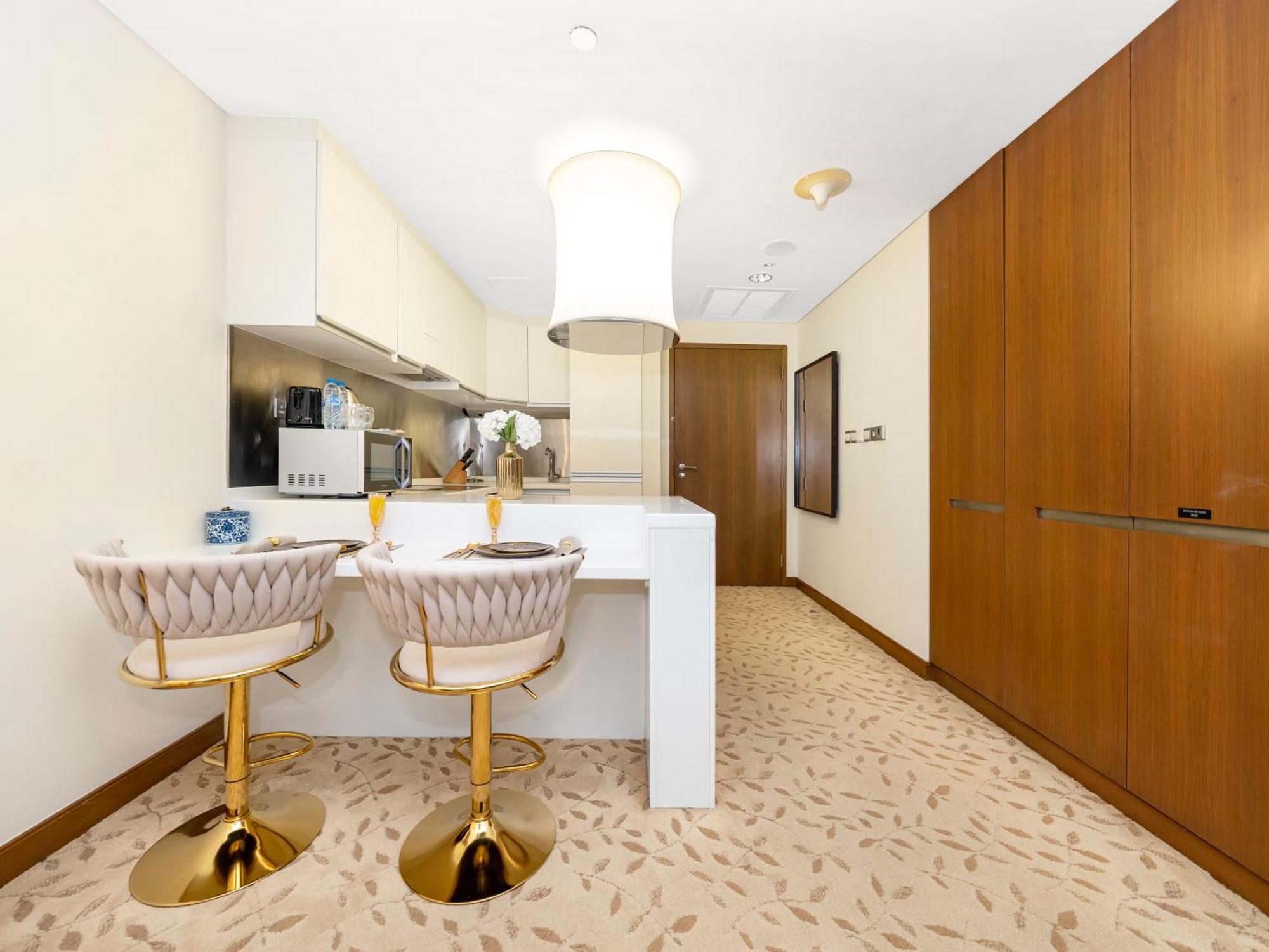 Velora The Mall Residences Luxe Apartment *