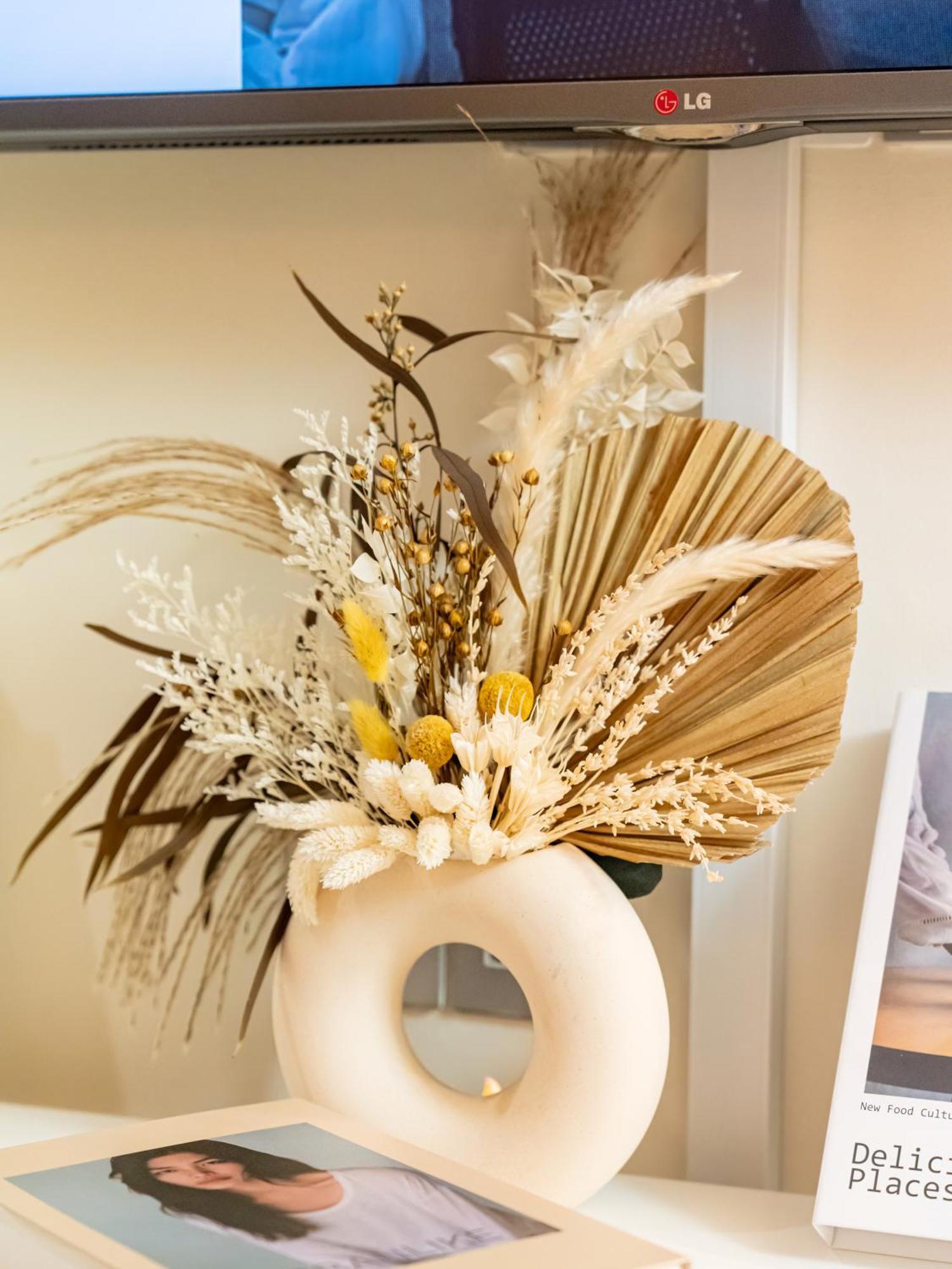 Velora The Mall Residences Luxe Apartment Dubai
